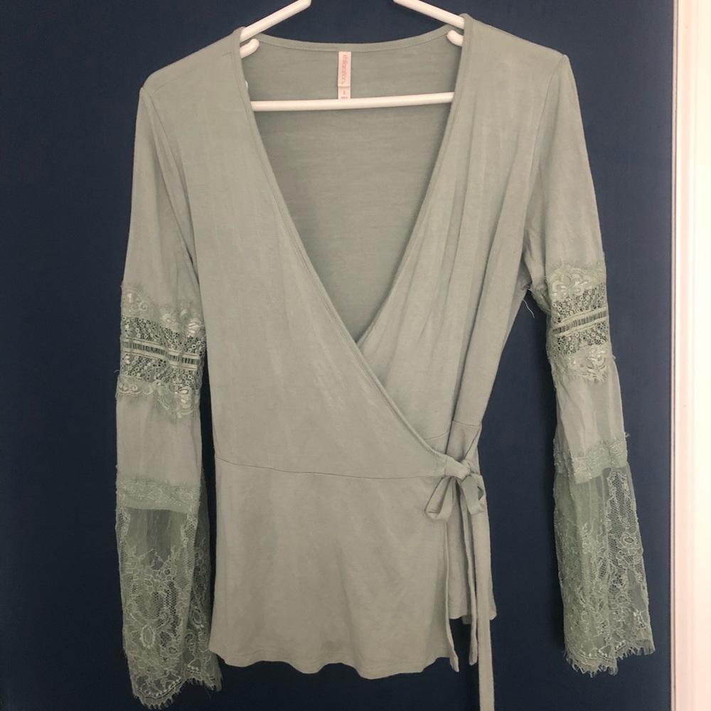 Xhilaration mint wrap top with lace